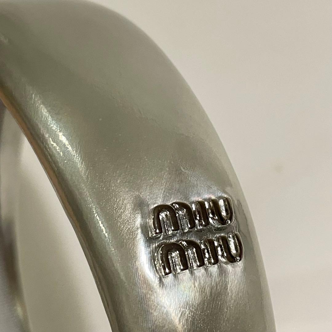 miu miu ミュウミュウ カチューシャ パテントレザー ヘッドバンド