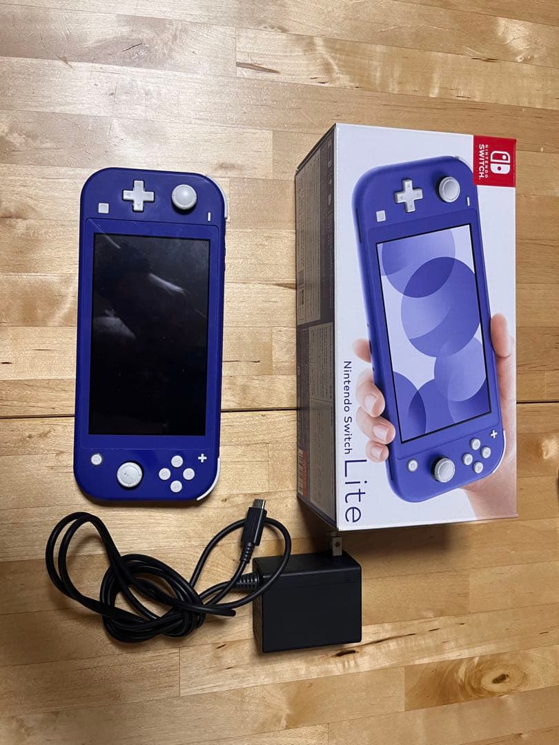 【美品】ニンテンドー Switch Lite ブルー 本体、アダプター、箱付き