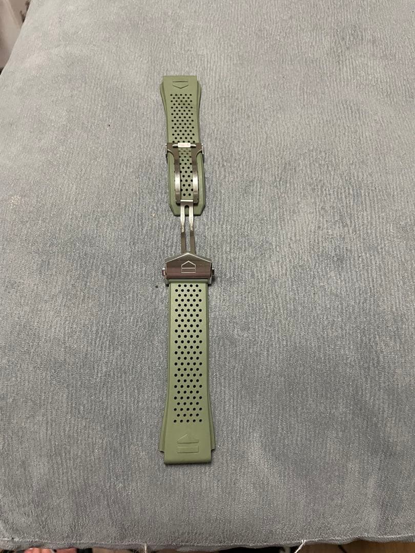 タグホイヤー コネクテッド第二世代 ストラップ　カーキ　新品未使用