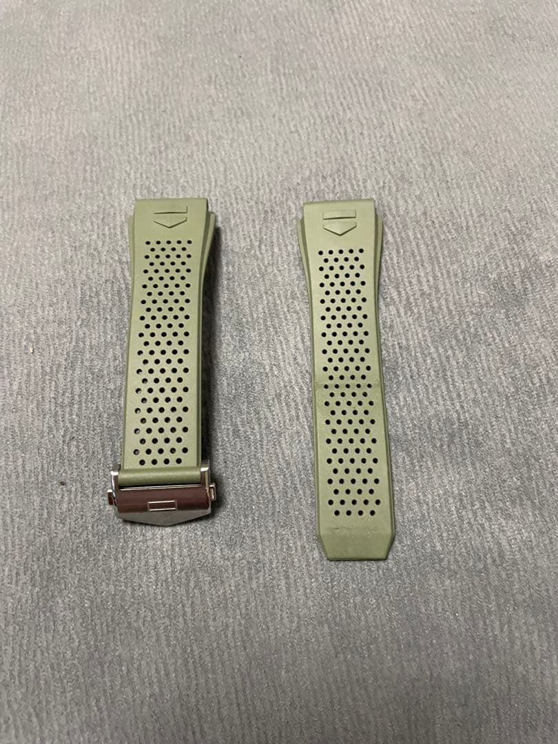 タグホイヤー コネクテッド第二世代 ストラップ　カーキ　新品未使用