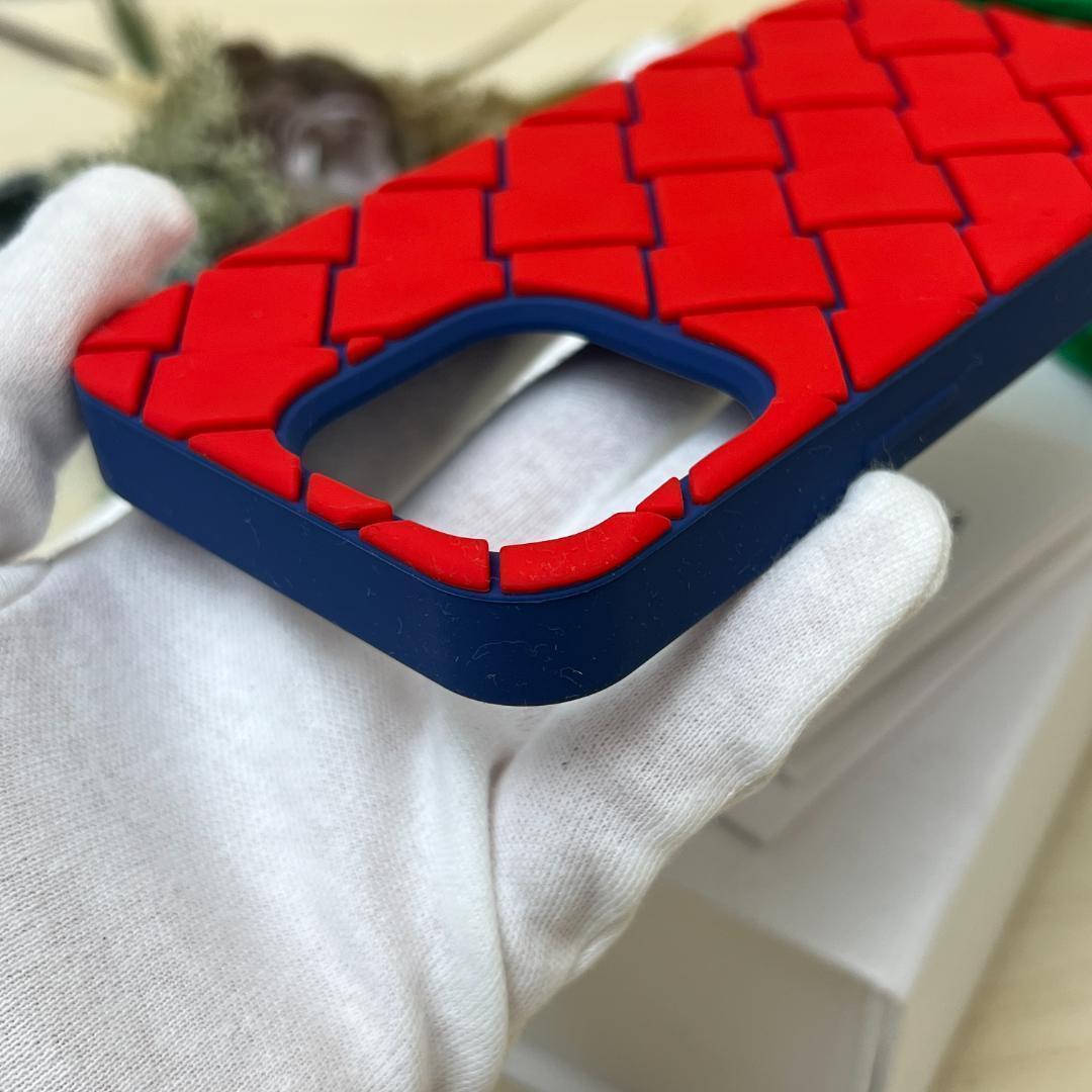 極美品 ボッテガヴェネタ iPhone14Proケース イントレチャート レッド