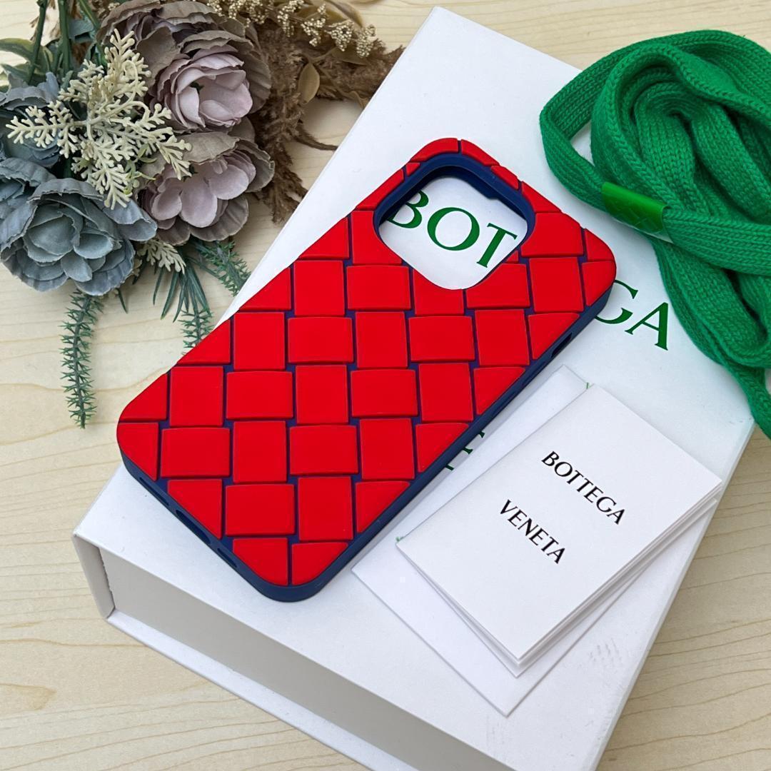極美品 ボッテガヴェネタ iPhone14Proケース イントレチャート レッド