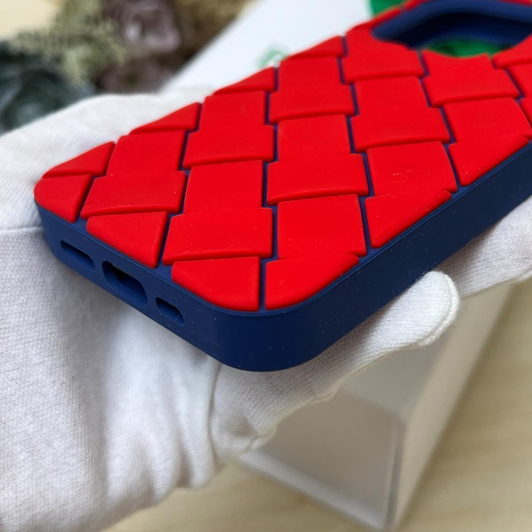 極美品 ボッテガヴェネタ iPhone14Proケース イントレチャート レッド