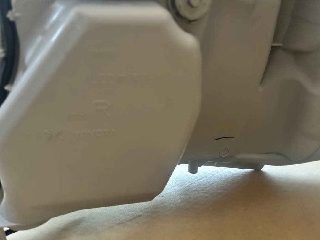 海*蔵様 ハイエース　ヘッドライト　トヨタ純正　新車外し　インナーブラック　4型