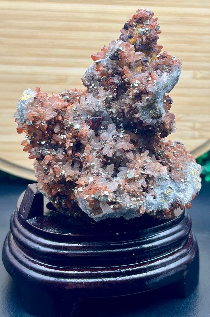 ★希少 フラワー状赤水晶クラスター　ヘマタイトインクォーツ　チャルコパイライト