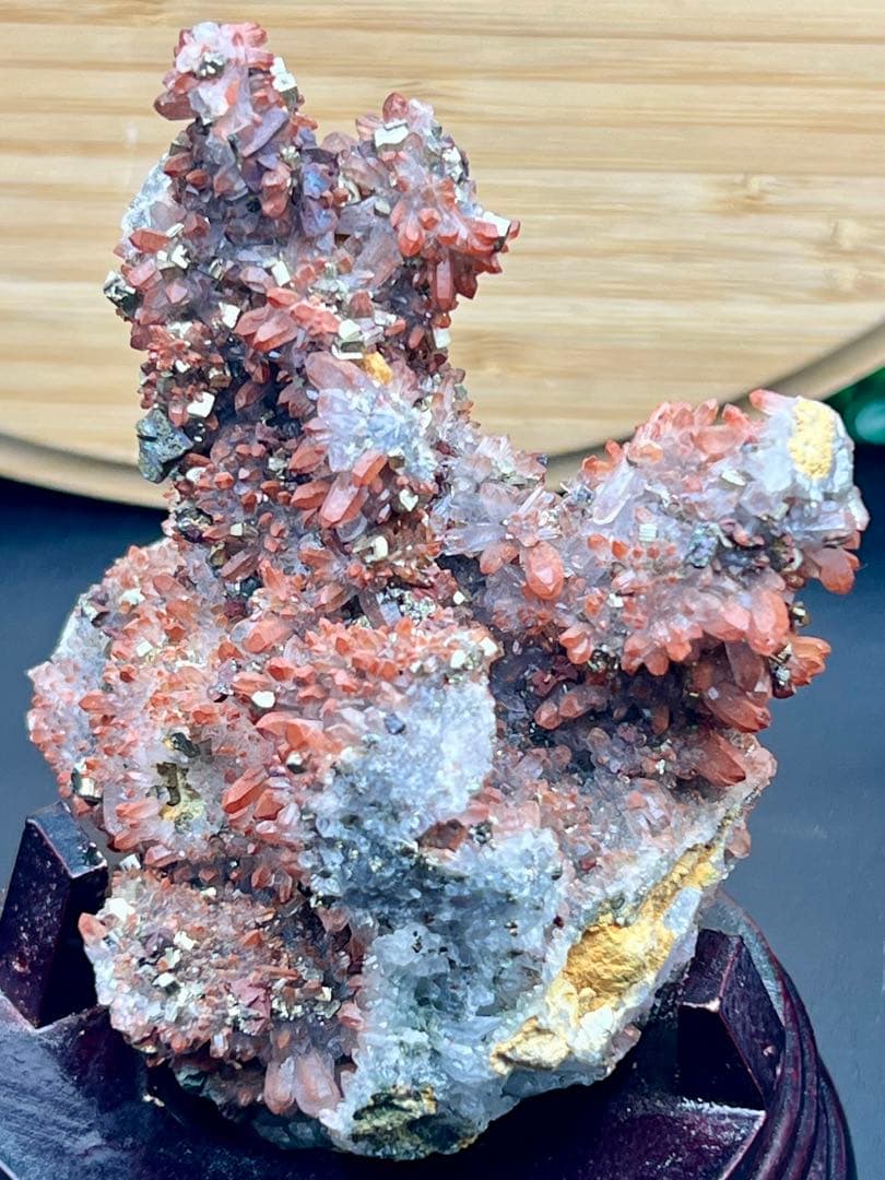 ★希少 フラワー状赤水晶クラスター　ヘマタイトインクォーツ　チャルコパイライト