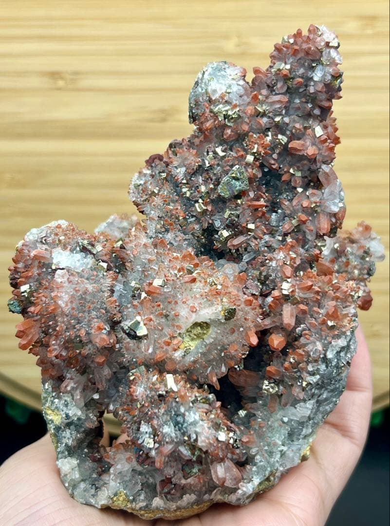 ★希少 フラワー状赤水晶クラスター　ヘマタイトインクォーツ　チャルコパイライト