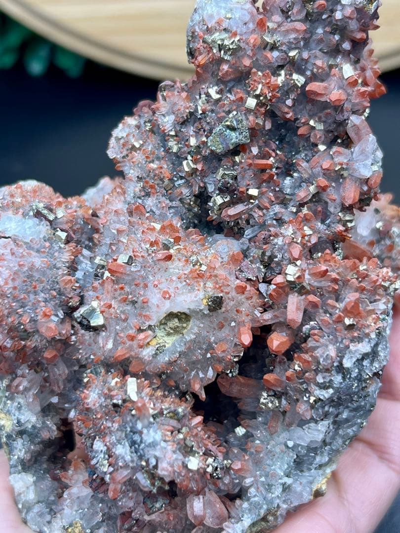 ★希少 フラワー状赤水晶クラスター　ヘマタイトインクォーツ　チャルコパイライト