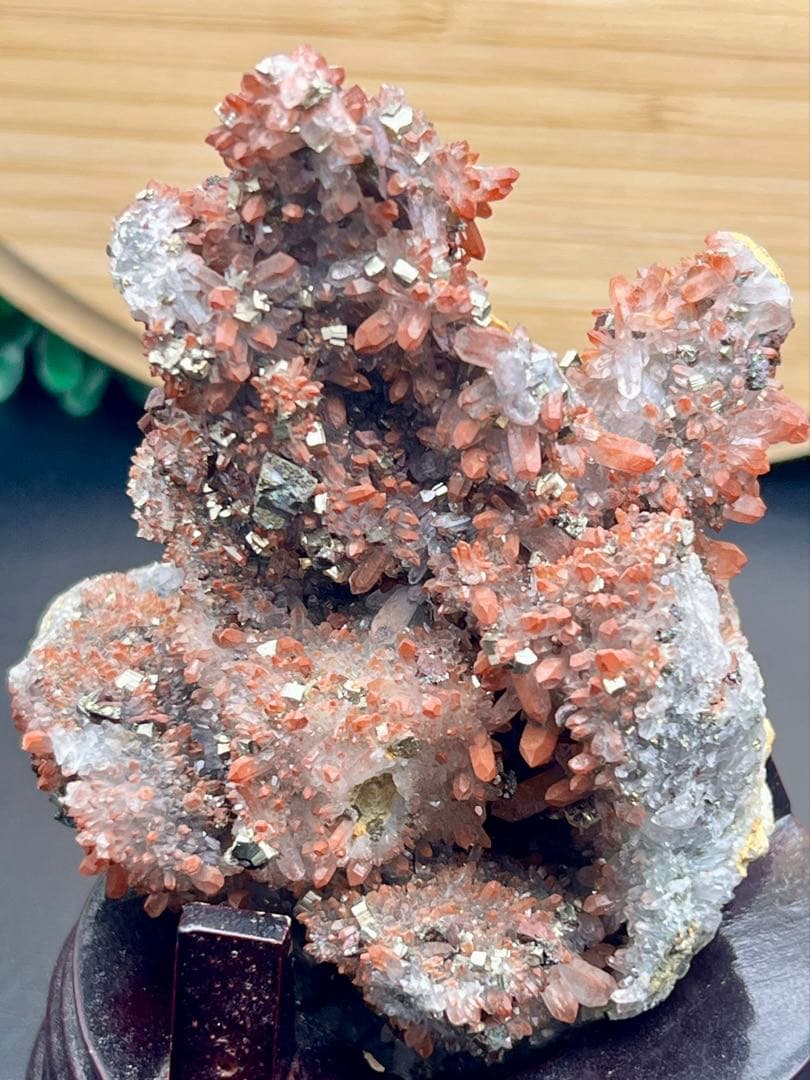 ★希少 フラワー状赤水晶クラスター　ヘマタイトインクォーツ　チャルコパイライト