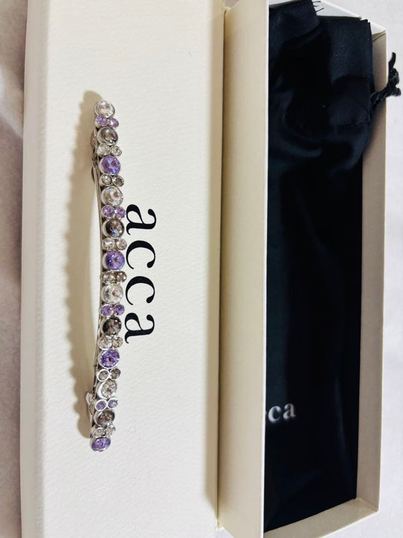 【新品箱入】acca バレッタ　クリップ　ベリーバレッタ　ピン　紫