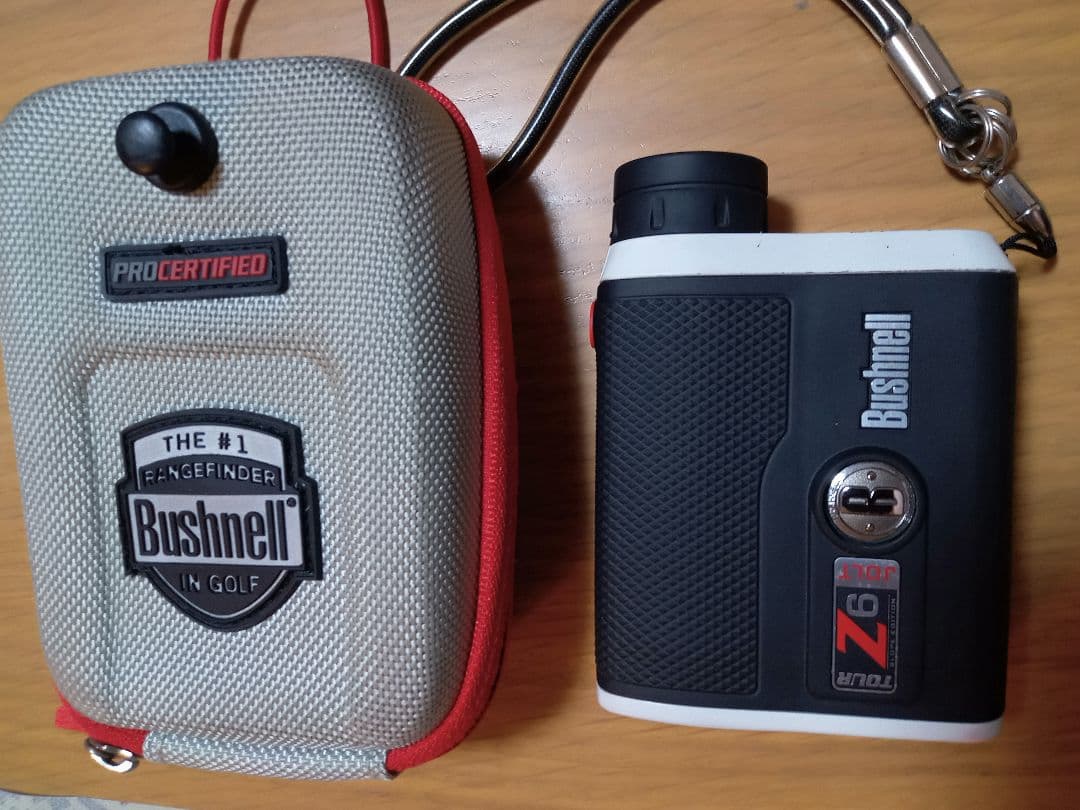 【まーちゃ様、専用】Bushnell Z6 ゴルフ用距離計 ケース付き