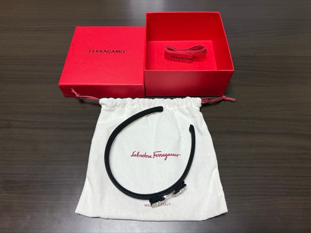 Salvatore Ferragamoヴァラ リボン ラインストーンカチューシャ