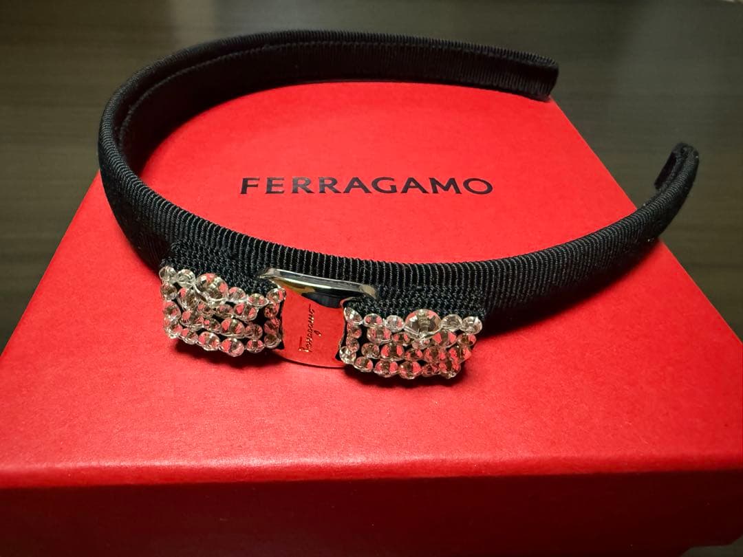 Salvatore Ferragamoヴァラ リボン ラインストーンカチューシャ