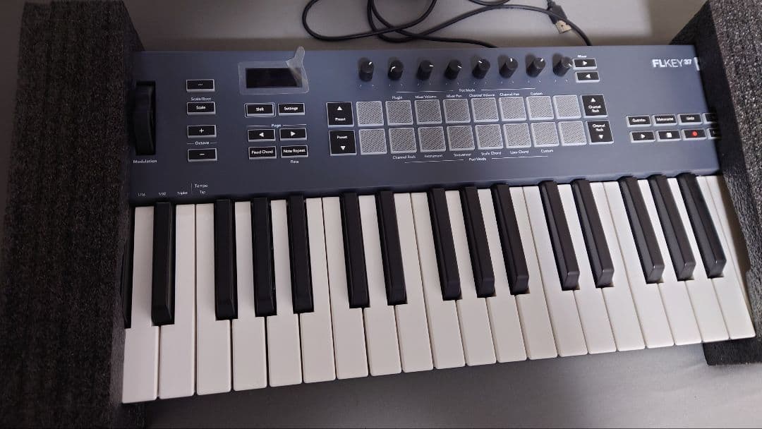 NOVATION ノベーション FLkey 37 MIDIキーボード