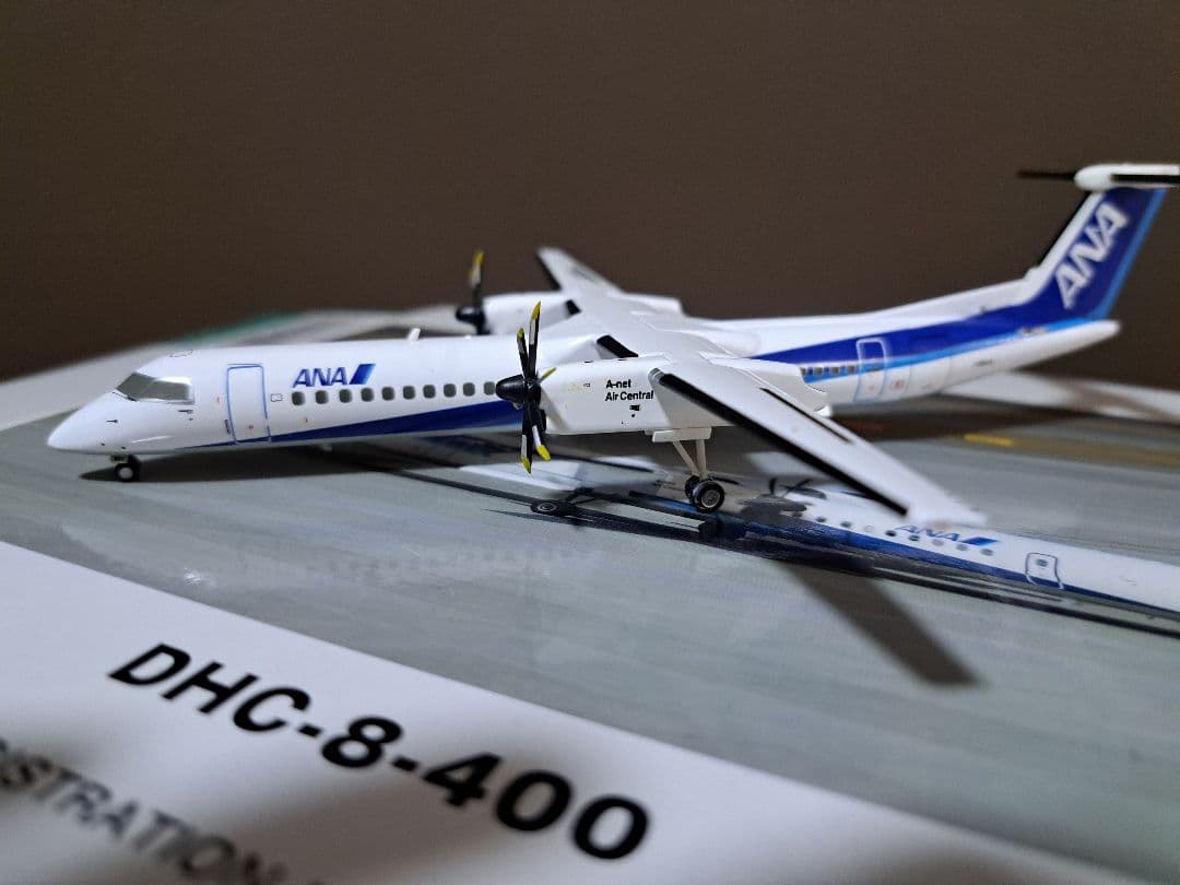 【美品】ANA 全日空商事　DHC-8-400 JA854A 1/200