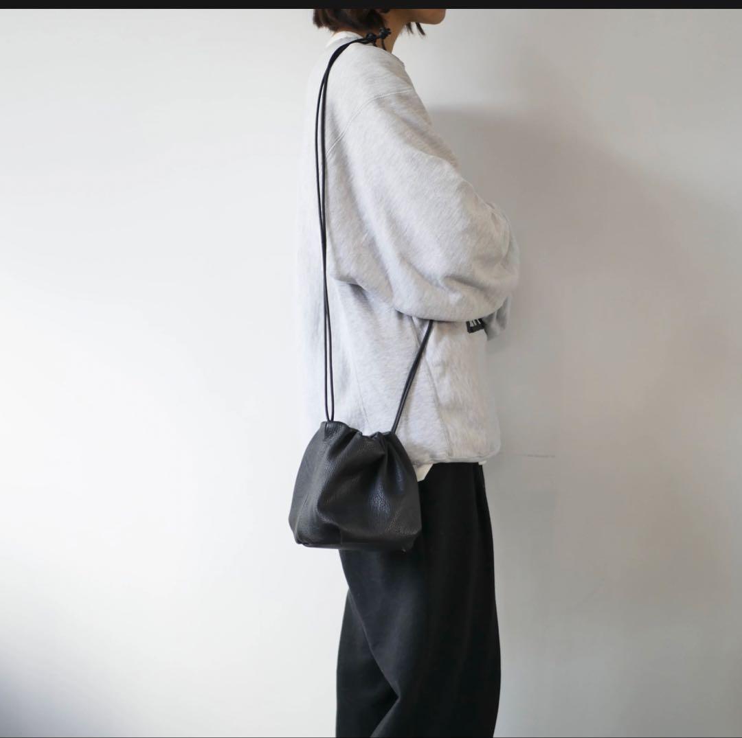 Inswirl インスワール　巾着バッグ　ミディアム　ホワイト　レザー　ETRE