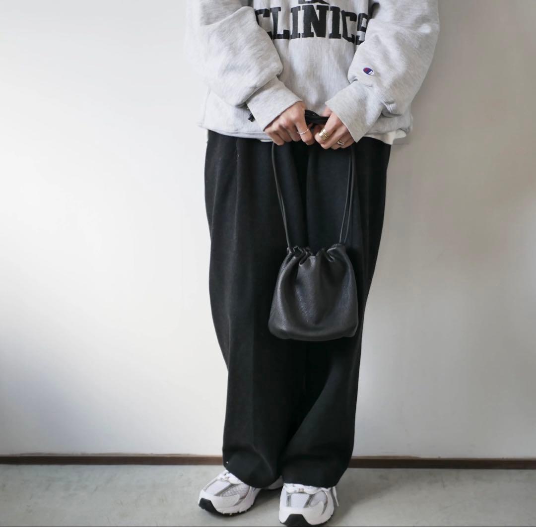 Inswirl インスワール　巾着バッグ　ミディアム　ホワイト　レザー　ETRE