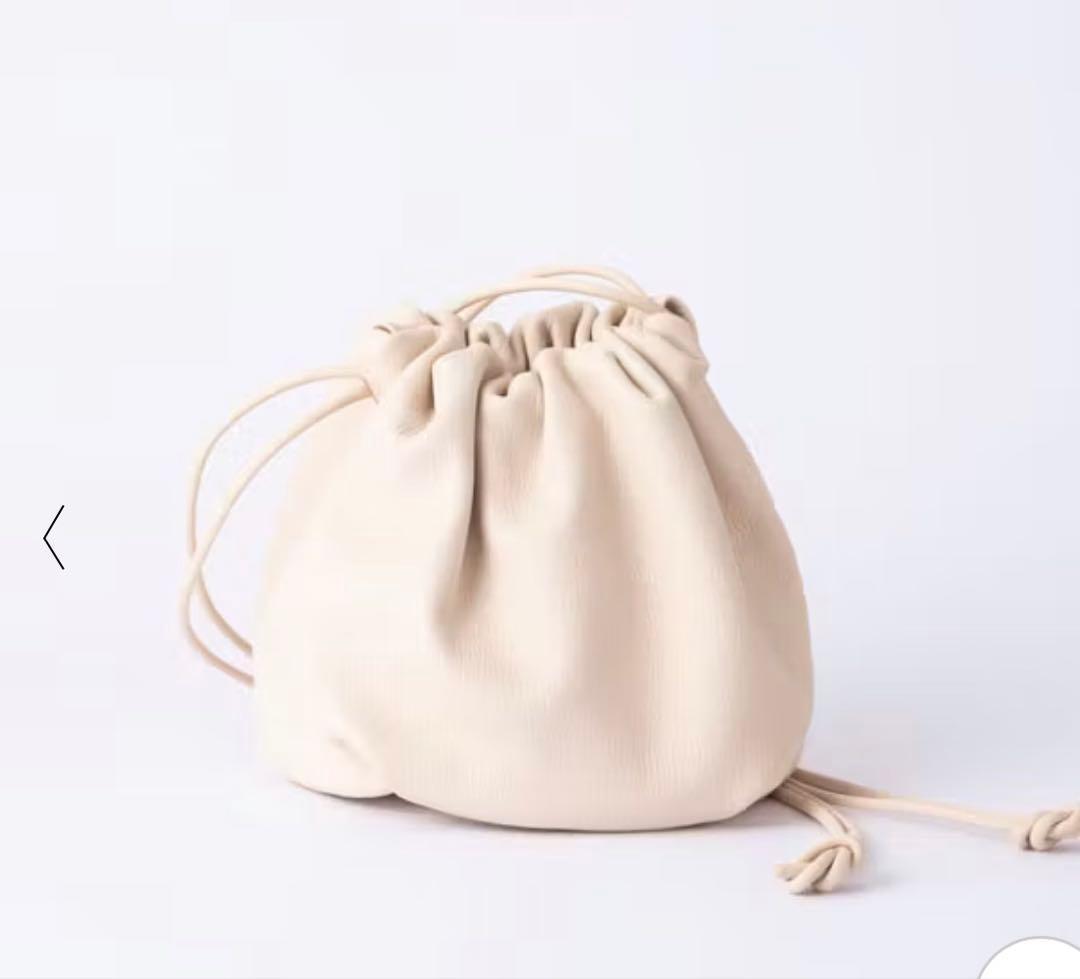 Inswirl インスワール　巾着バッグ　ミディアム　ホワイト　レザー　ETRE