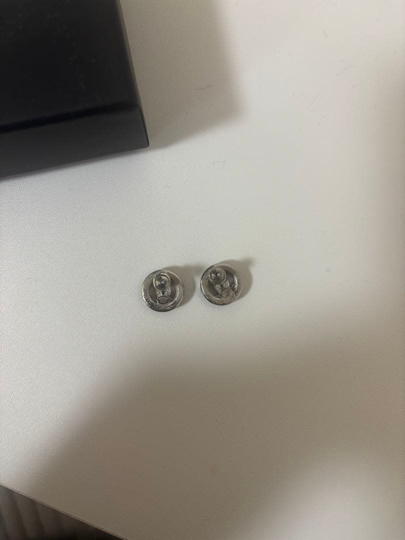 CHANEL ロゴデザイン スタッドピアス