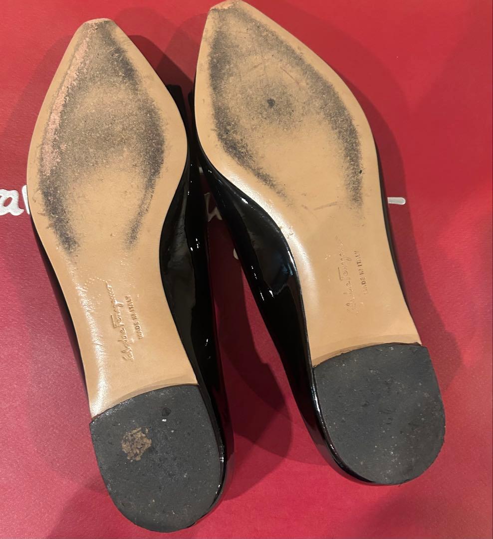 美品　FERRAGAMO VARA ヴァラ パンプス フェラガモ　卒業式　6D