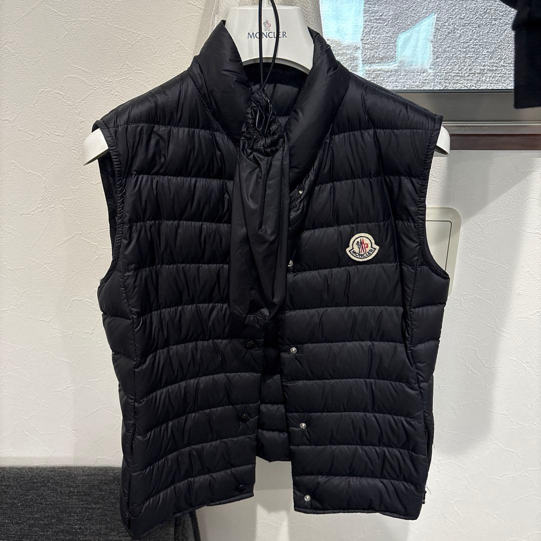 MONCLER ブラック ダウンベスト 収納袋付き　極美品✨今だけ大特価‼️