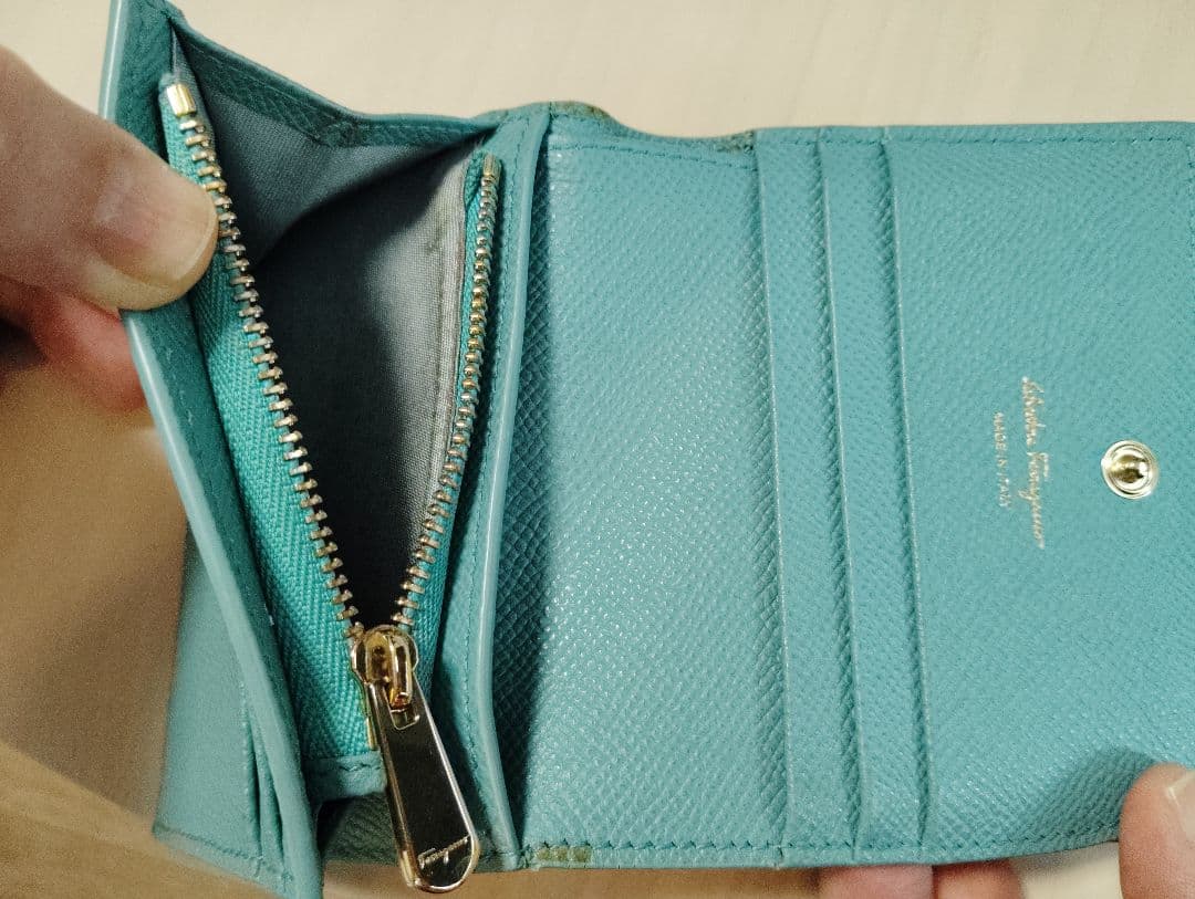 Salvatore Ferragamo ヴァラ リボン 二つ折り財布 ターコイズ
