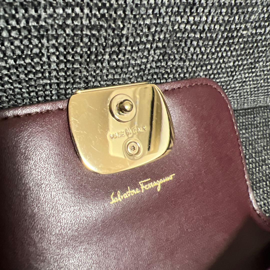 ライラック　Salvatore Ferragamo　フェラガモ　キーケース