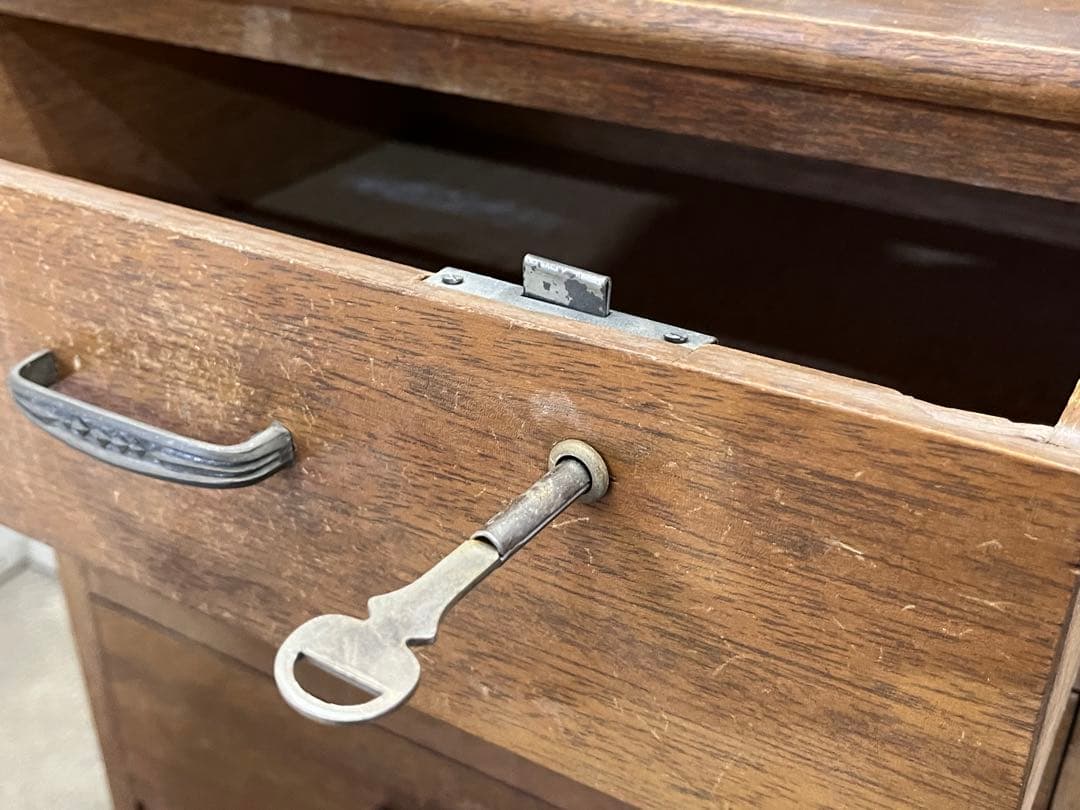 d*u様 レトロ水屋箪笥 アンティーク食器棚 木製ガラス戸棚 モールガラスキャビ