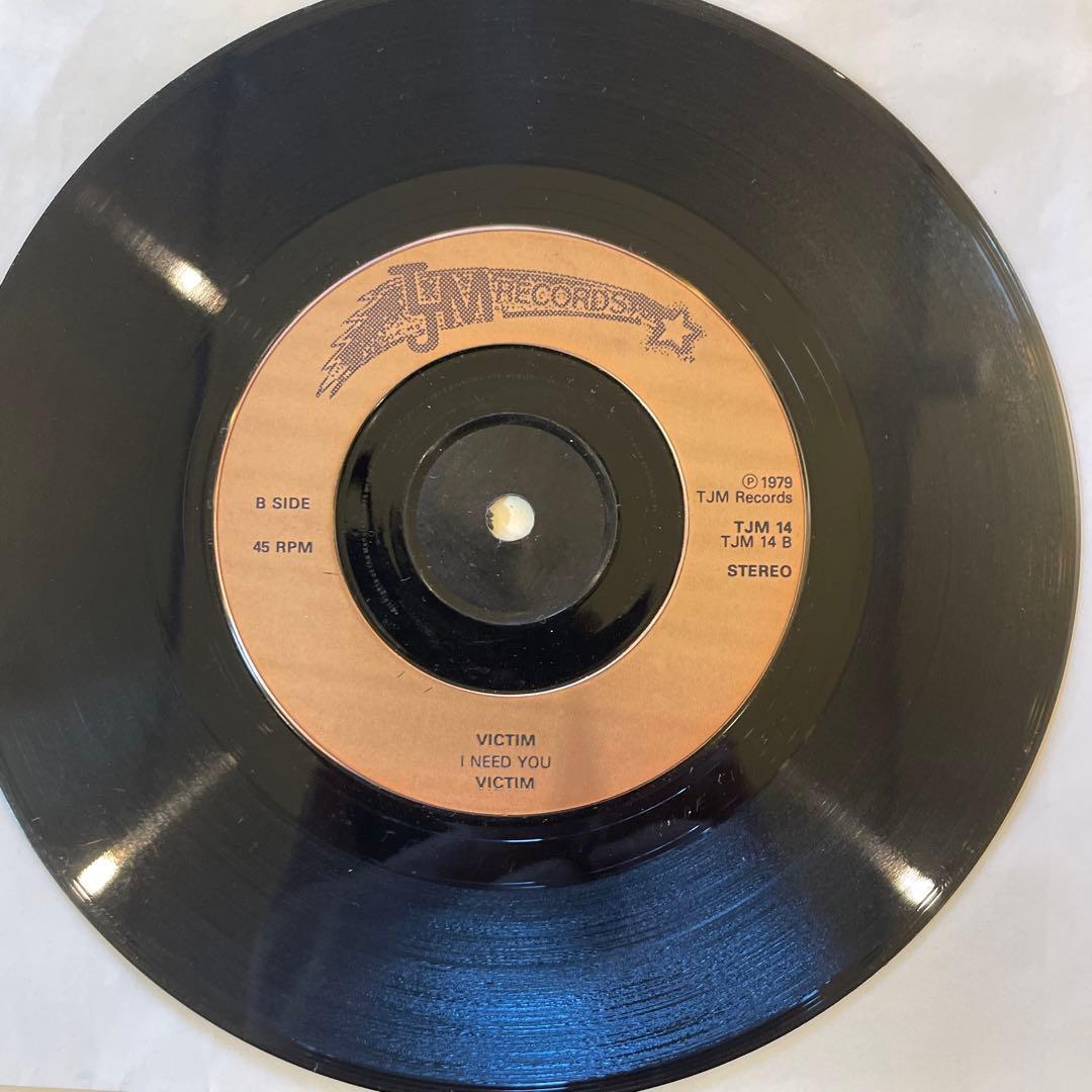 洋楽 VICTIM why are fire engines red