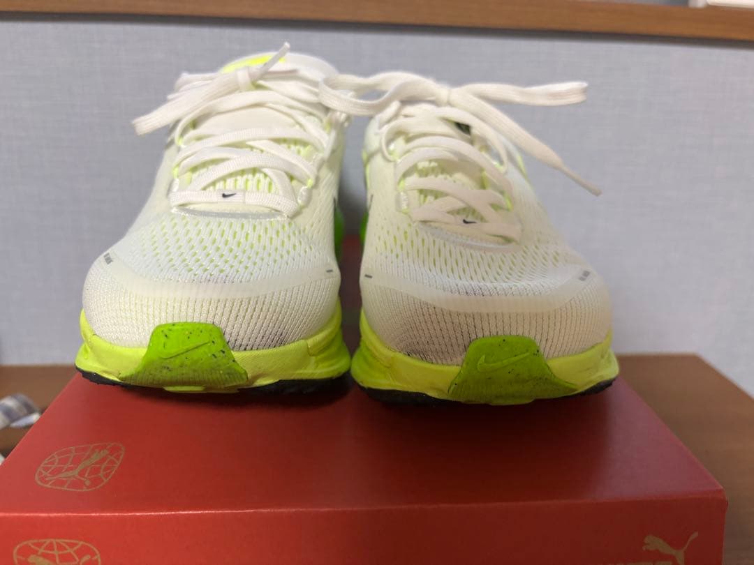 ナイキ　ボメロ18 24cm