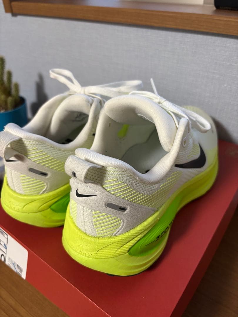 ナイキ　ボメロ18 24cm