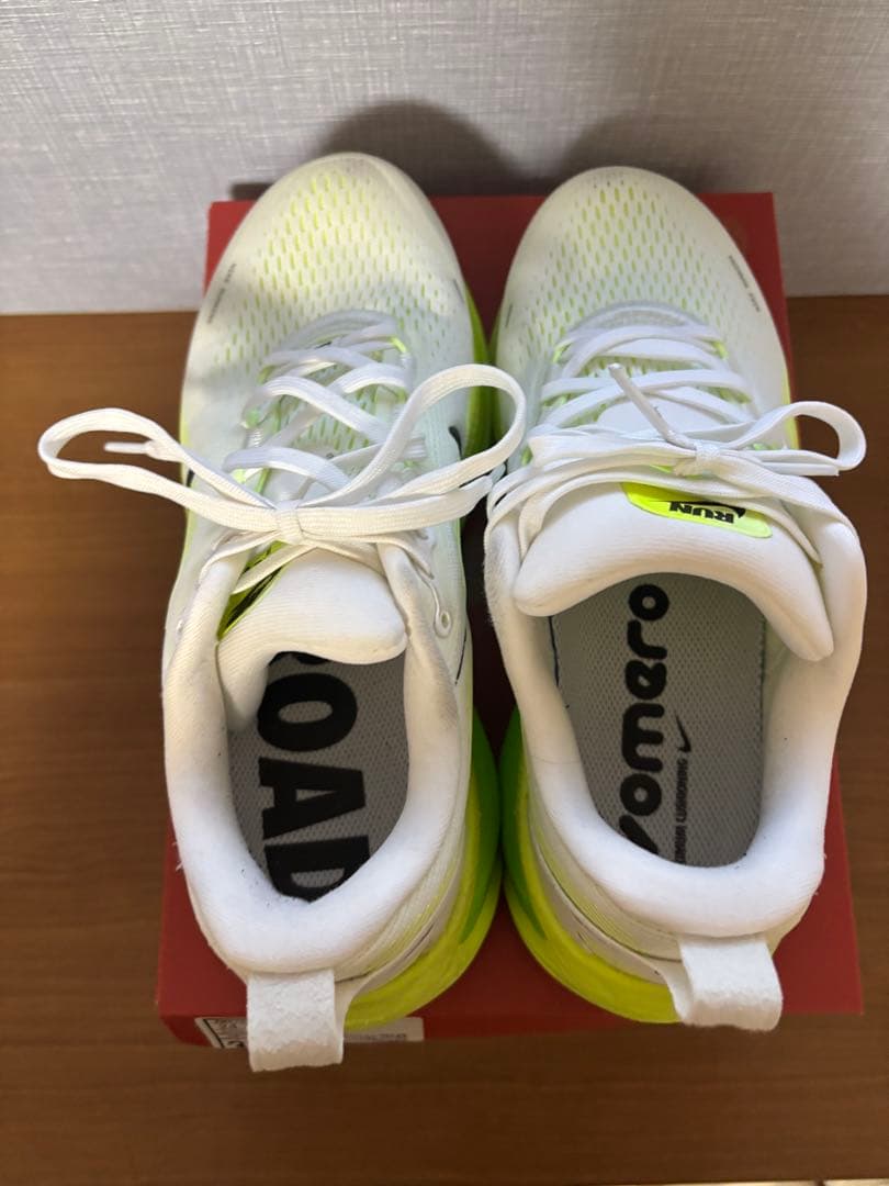 ナイキ　ボメロ18 24cm