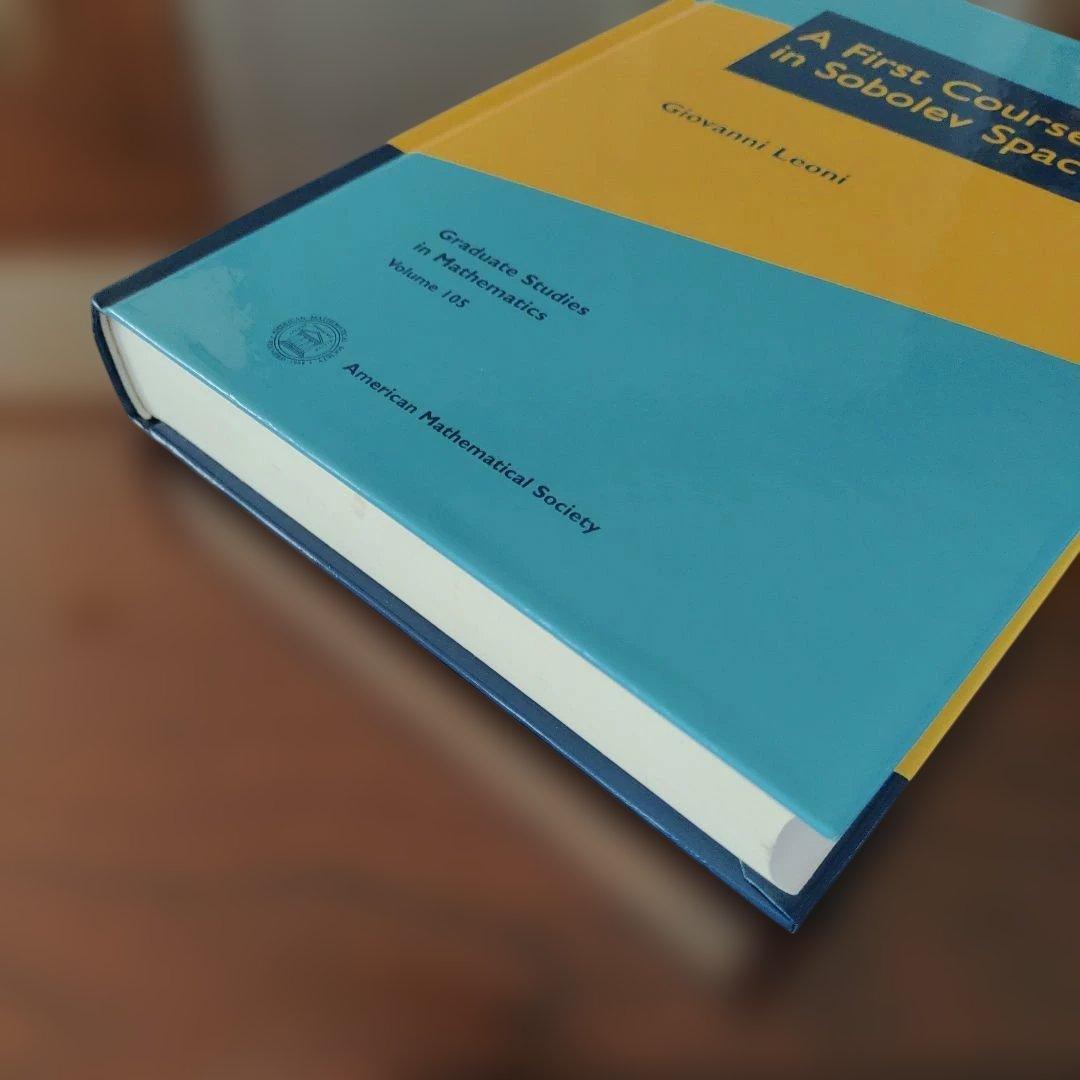 【ハードカバー】A First Course in Sobolev Spaces