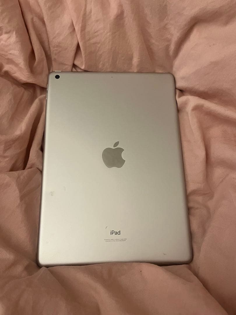 Apple iPad9世代　シルバー 本体