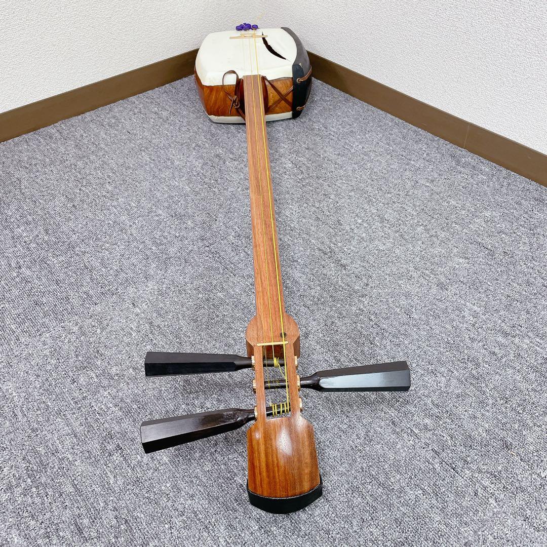 津軽三味線 花梨 一本溝 東さわり 犬皮 太棹 丸打胴 和楽器 撥 ケース付