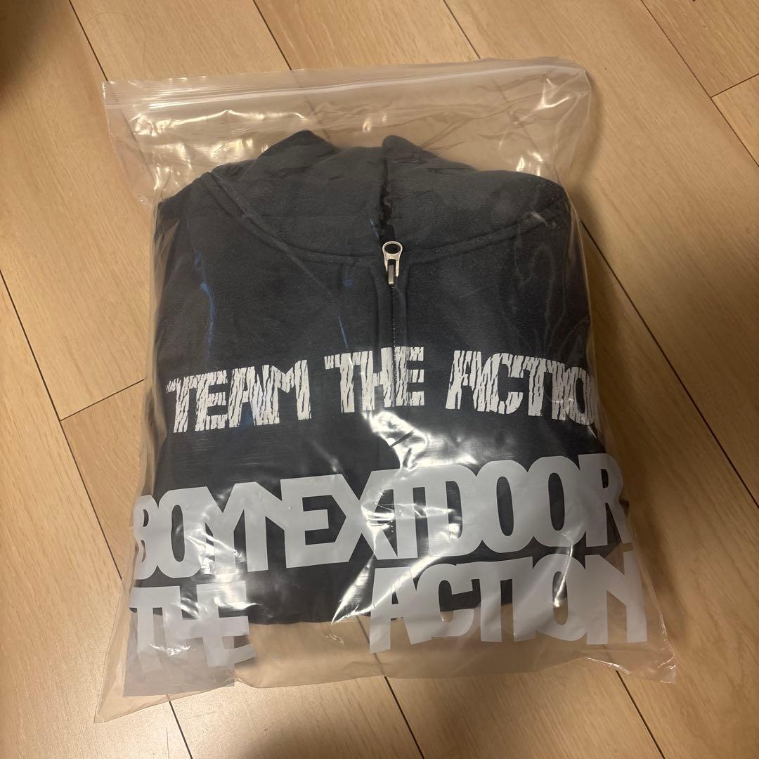 the Action パーカー