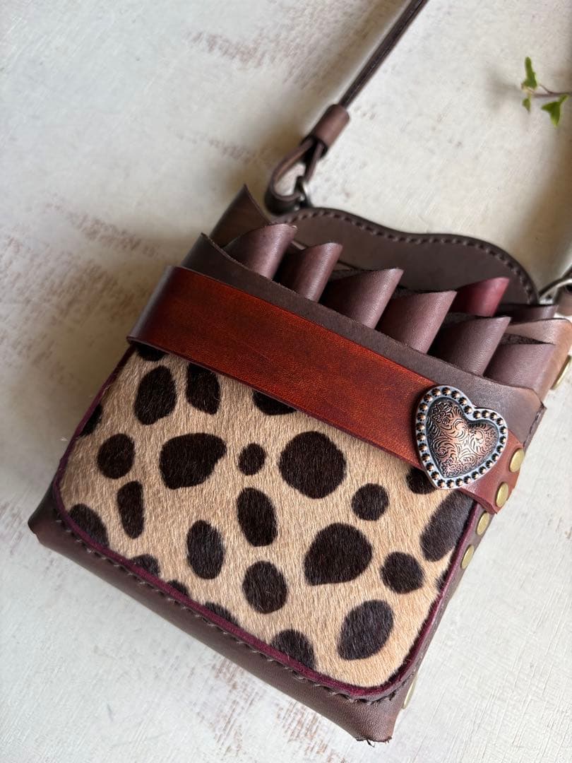 手染めブラウン、 ハラコダルメシアンの大容量シザーケース