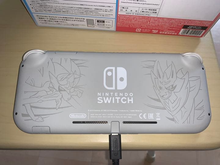 ニンテンドーSwitch light  ポケモンソードカセット