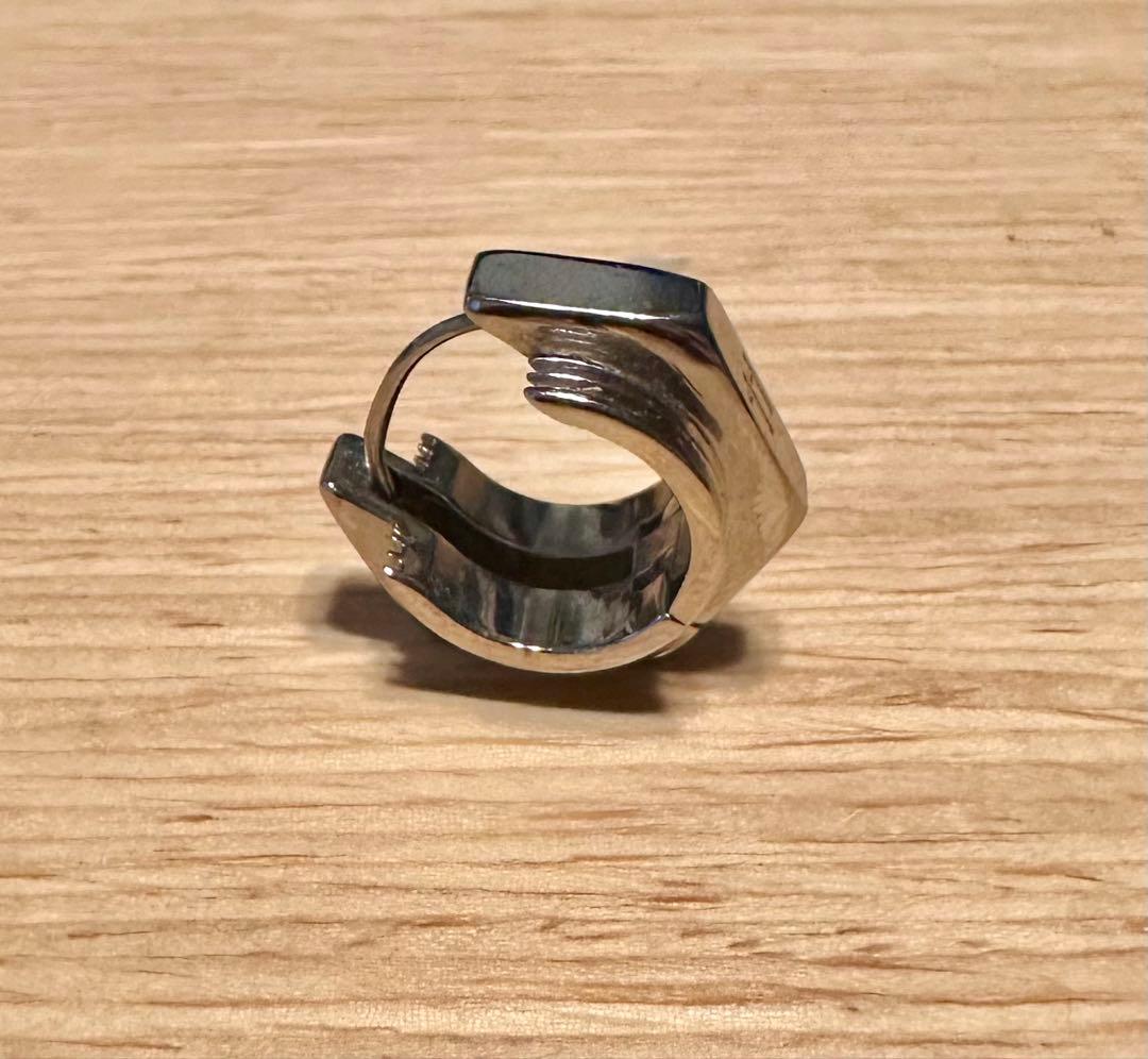 メゾンマルジェラ　ボルト&ナット　リジッドピアス