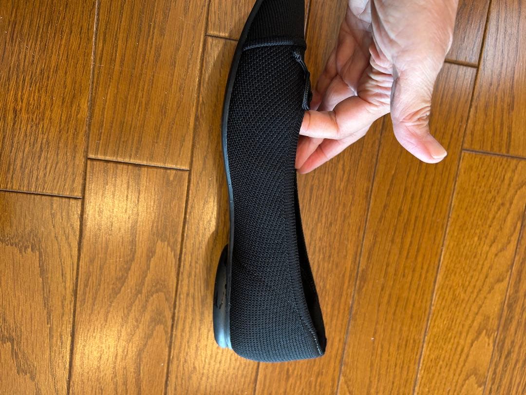 VIVIA ヴィヴァイア　ブラック アーモンドトゥフラットシューズ