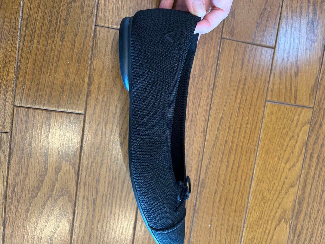 VIVIA ヴィヴァイア　ブラック アーモンドトゥフラットシューズ