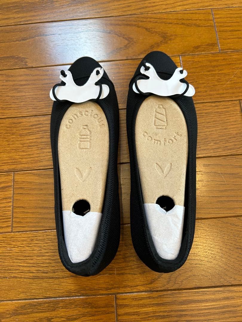 VIVIA ヴィヴァイア　ブラック アーモンドトゥフラットシューズ