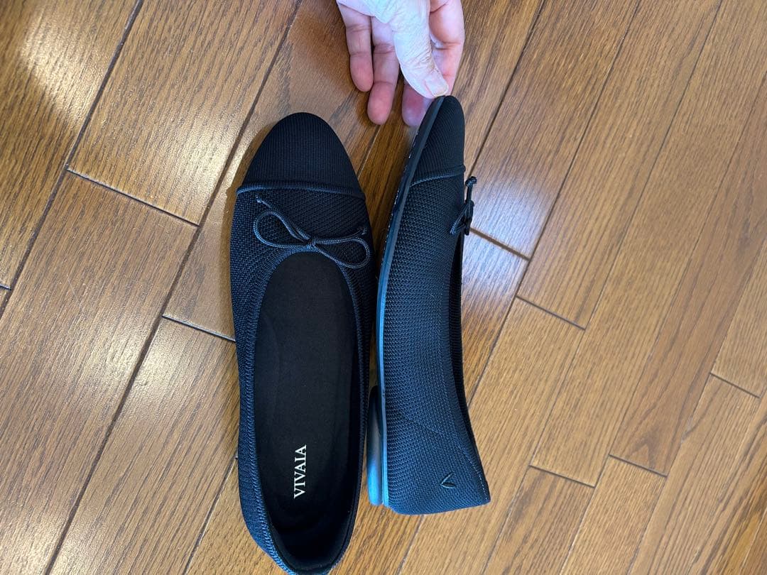 VIVIA ヴィヴァイア　ブラック アーモンドトゥフラットシューズ