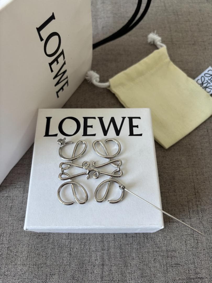 レディース ロエベ シルバー ブローチ 極美品