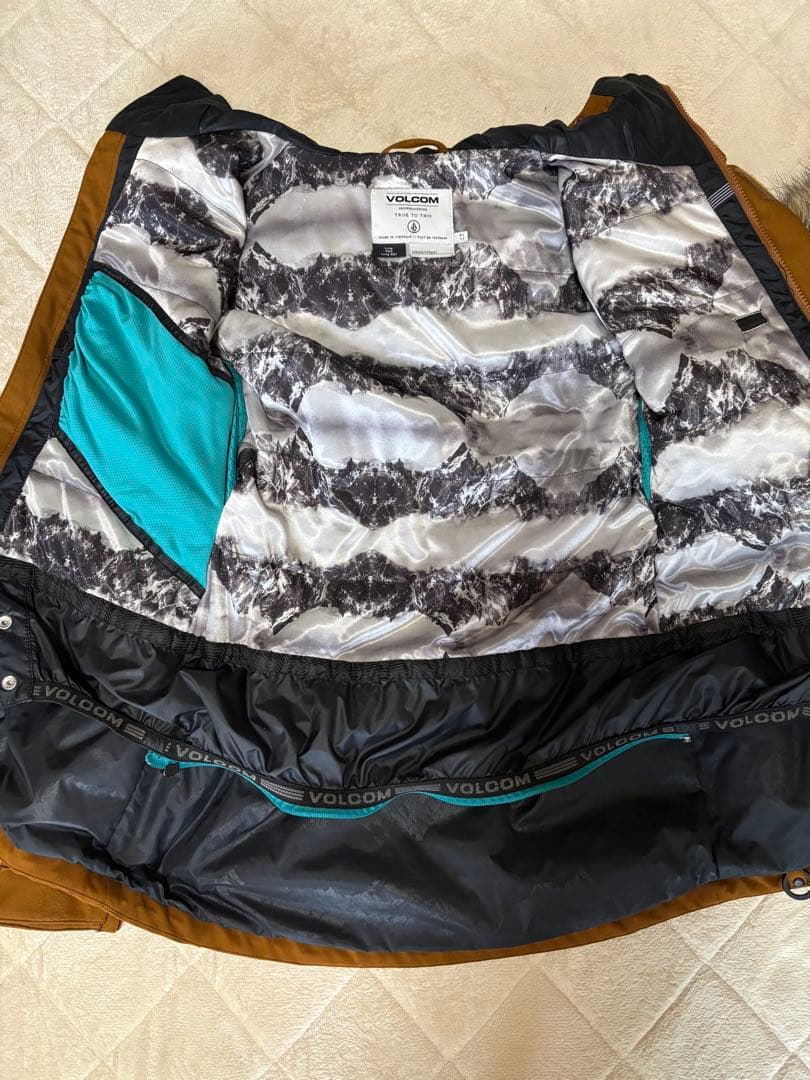 VOLCOM スノーボード　ウェア