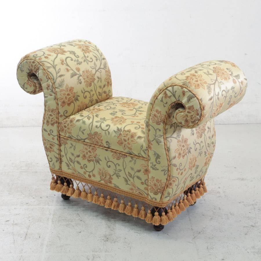 アメリカ製 クラシカル家具 肘付きスツール フリンジ付き 花柄生地 高級家具