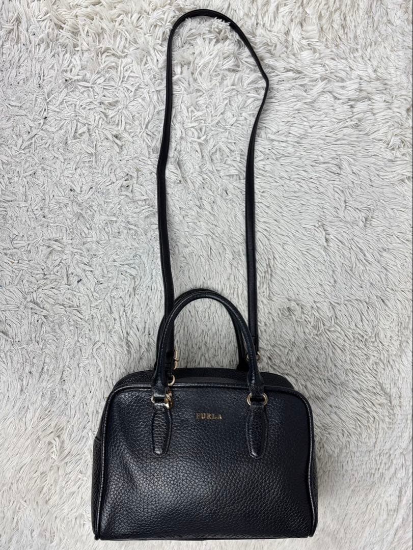 極美品 FURLA レザー トートバッグ シリ 肩掛け ロゴ金具 ファスナー 黒