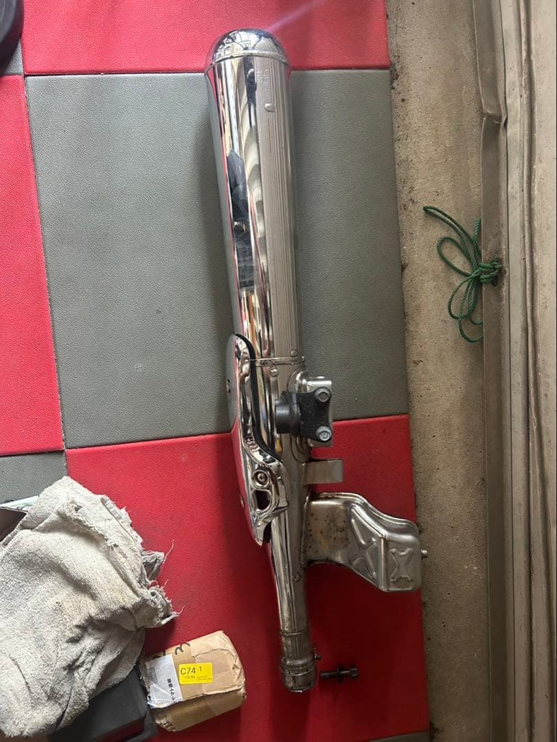 sr400 純正マフラー　2014年式　やや傷や汚れあり