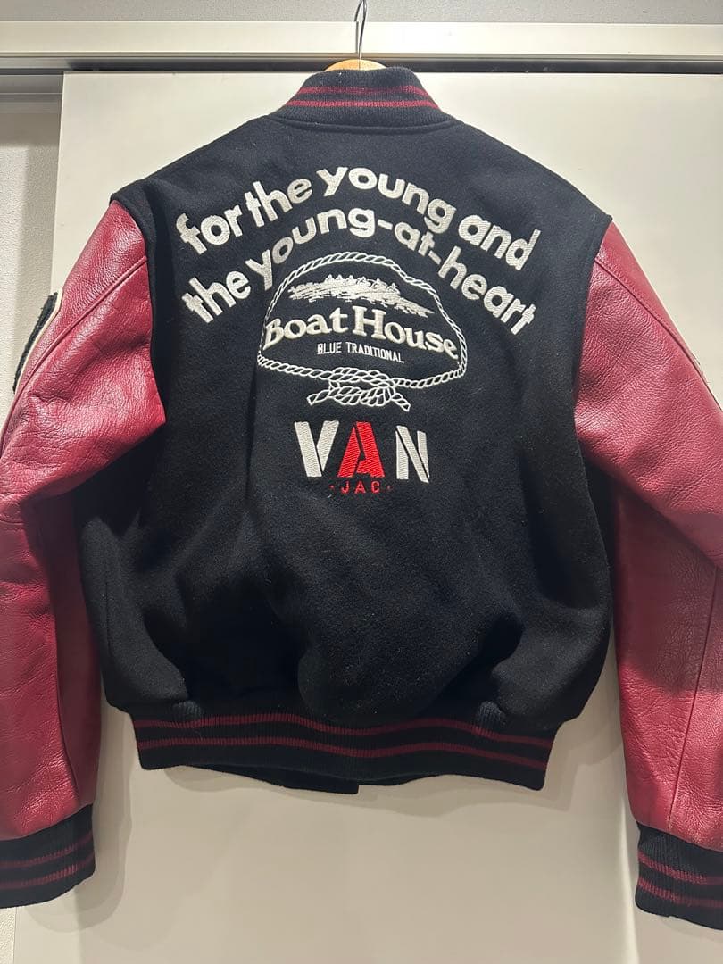 ⭐︎初売りセール中⭐︎BoatHouse スタジャン 黒・赤　VAN