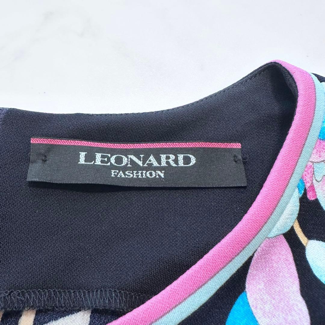 現行タグ XL相当✨レオナール カンカン素材 ペプラム トリム 花柄 黒 42